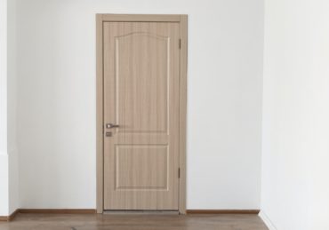 Les avantages d'une porte en bois pour votre foyer