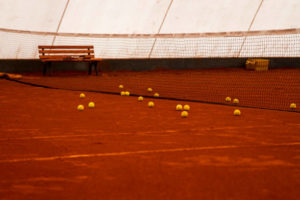 la construction d'un court de tennis à Toulon nécessite une collaboration étroite avec divers partenaires. Les autorités ,les universités,
