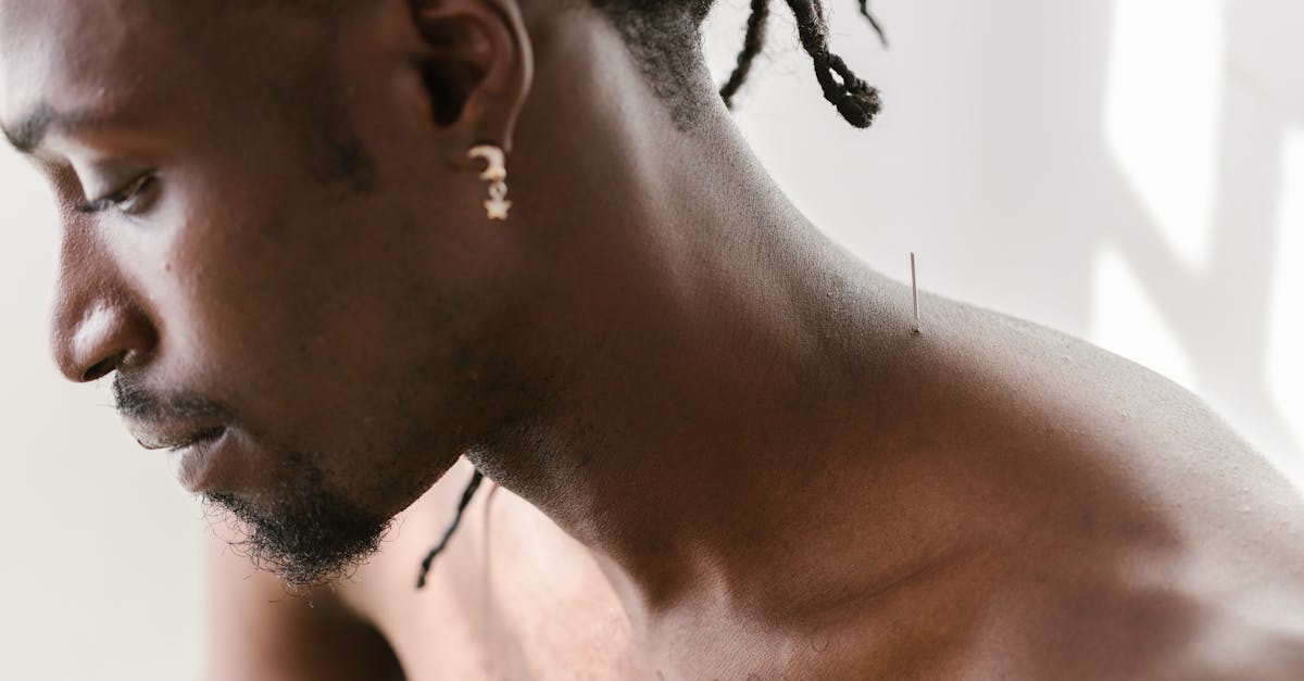 découvrez les bienfaits de l'acupression, une méthode millénaire qui utilise des points spécifiques sur le corps pour soulager le stress, améliorer la circulation et favoriser le bien-être général. apprenez les techniques d'acupression pour une vie équilibrée et saine.