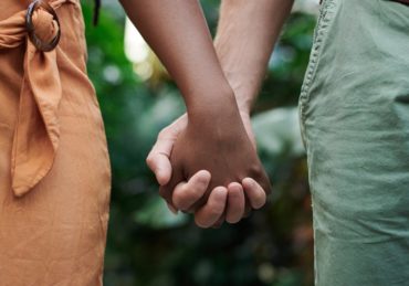 découvrez l'intimité sous toutes ses facettes, explorez les liens profonds entre les individus et apprenez à cultiver des relations sincères et authentiques pour enrichir votre vie affective.