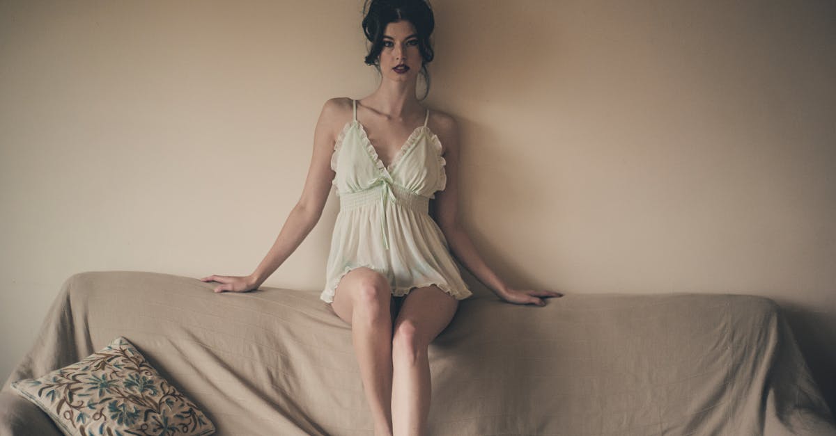 découvrez notre collection de lingerie élégante et confortable, conçue pour sublimer votre silhouette. trouvez le soutien-gorge, la culotte ou le peignoir parfaits pour chaque occasion. faites-vous plaisir avec nos pièces raffinées et sexy qui allient style et bien-être.