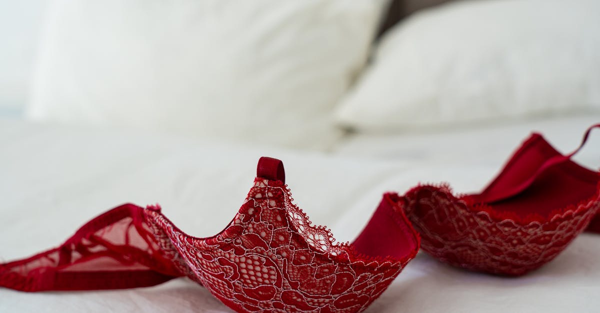 découvrez notre collection de lingerie élégante et sexy, conçue pour sublimer chaque courbe. offrez-vous confort et style avec des soutiens-gorges, culottes et ensembles raffinés, adaptés à toutes les occasions.