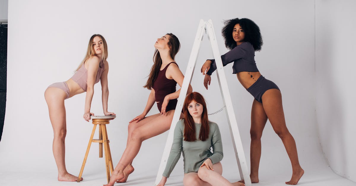 découvrez les dernières tendances en lingerie : styles, tissus et couleurs qui font sensation cette saison. optez pour l'élégance et le confort avec des pièces incontournables qui sublimeront votre silhouette.