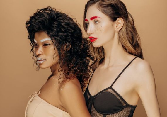 découvrez les dernières tendances en lingerie : des styles audacieux, des matières innovantes et des coupes flatteuses qui allient confort et sensualité pour sublimer votre silhouette.