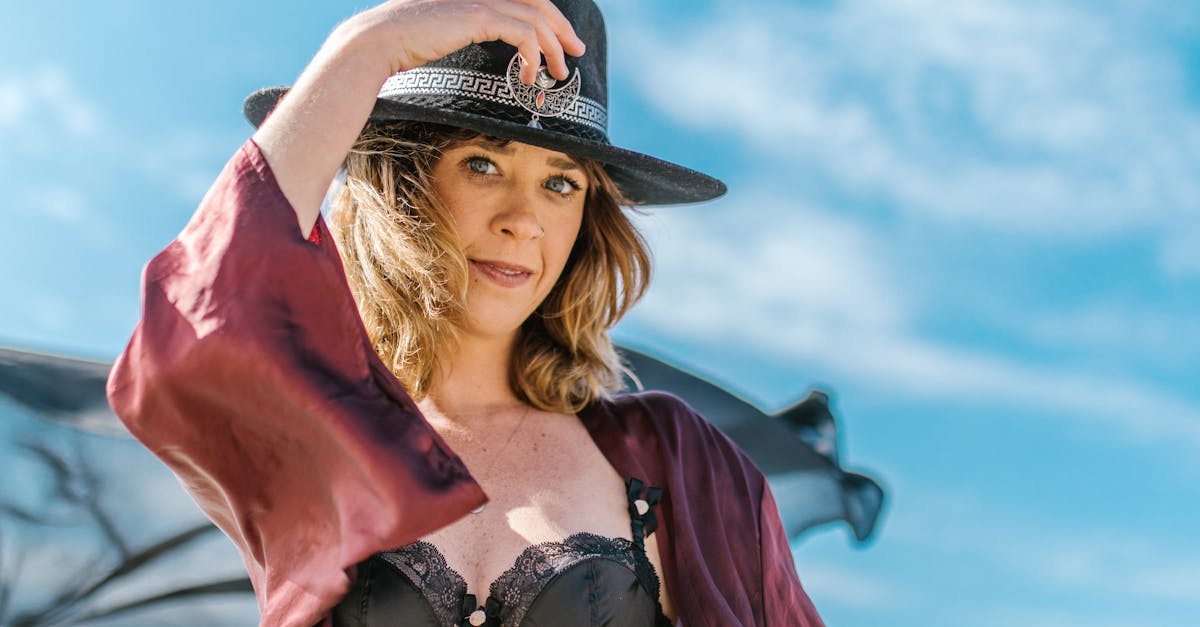 découvrez les dernières tendances lingerie pour 2023 : styles audacieux, matières innovantes et palettes de couleurs élégantes. adoptez des looks qui allient confort et séduction, et sublimez votre intimité avec nos sélections incontournables.