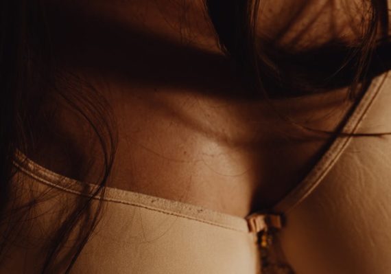 découvrez les dernières tendances en lingerie pour sublimner votre style et confort. explorez notre sélection des modèles incontournables de la saison, alliant élégance et sensualité, pour faire de chaque occasion un moment spécial.