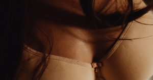 découvrez les dernières tendances en lingerie pour 2023 : styles, couleurs et matières qui sublimeront votre silhouette. stay chic et à la mode, quelles que soient vos préférences!