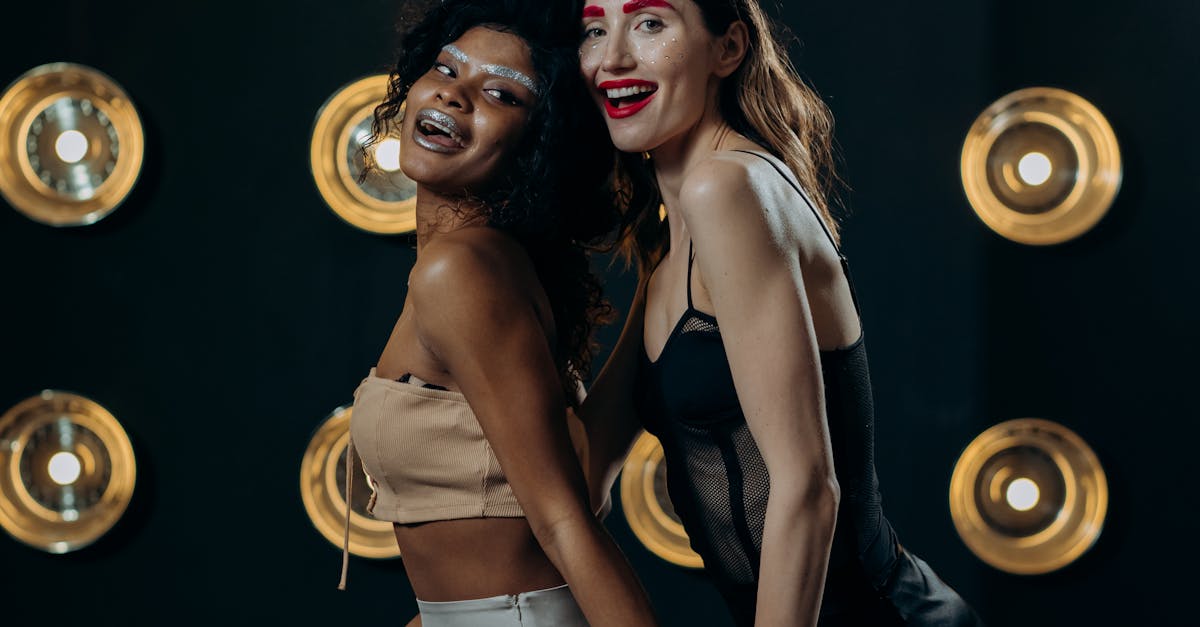 découvrez les dernières tendances en lingerie pour révéler votre féminité et votre style. explorez des designs innovants, des matières confortables et des couleurs audacieuses qui sublimeront votre silhouette et vous offriront une allure moderne et élégante.