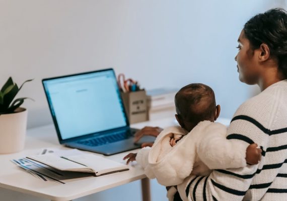 découvrez notre sélection complète de produits pour le soin des bébés. offrez à votre petit une douceur et une sécurité inégalées grâce à nos articles de puériculture de qualité. prenez soin de votre enfant avec des solutions adaptées à chaque étape de son développement.