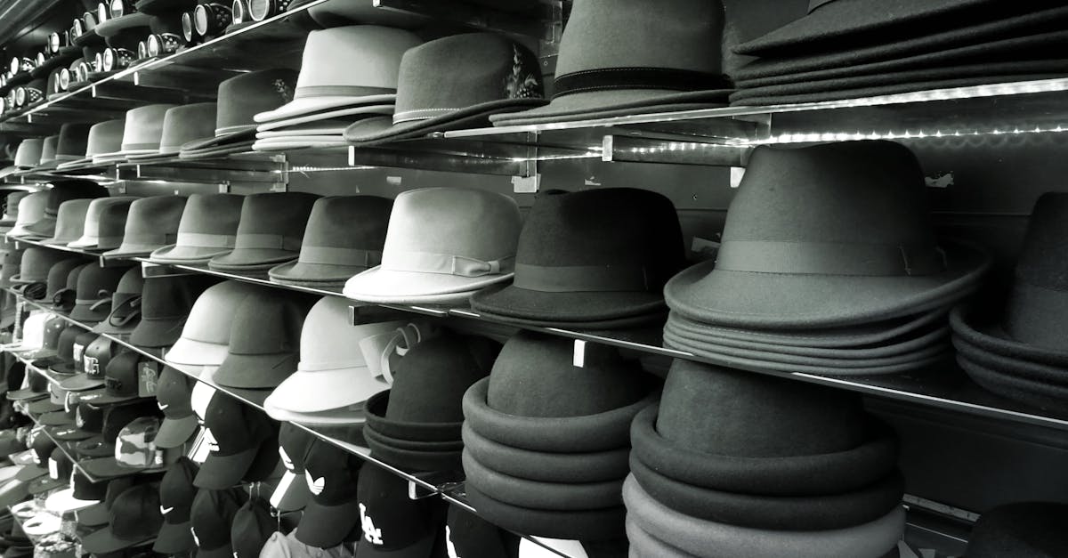 découvrez notre vaste sélection de chapeaux tendance pour tous les styles et toutes les occasions. qu'il s'agisse de casquettes, de chapeaux de soleil ou de berets, trouvez l'accessoire parfait pour compléter votre look tout en vous protégeant du soleil.