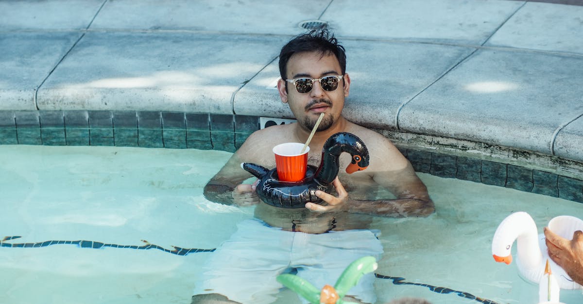 découvrez notre sélection de bouées de piscine tendance et amusantes. parfaites pour se détendre au soleil ou animer vos journées d'été, nos flotteurs allient confort et style. profitez de l'eau avec nos modèles variés et colorés !