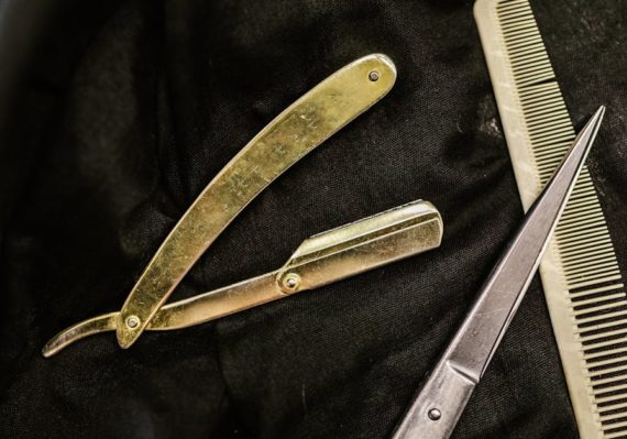 découvrez l'élégance intemporelle des accessoires de mode russes traditionnels. plongez dans l'univers riche de la mode russe, avec des pièces uniques qui allient artisanat traditionnel et style contemporain. parfait pour compléter toute tenue, ces accessoires reflètent la culture et l'histoire de la russie.