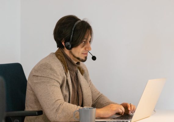 découvrez nos solutions complètes de services aux entreprises : conseils, gestion, optimisation et accompagnement pour booster la performance et la croissance de votre société.