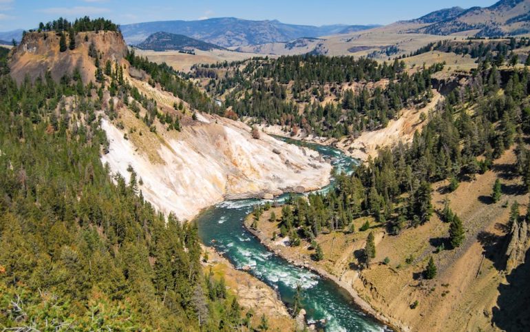 découvrez les destinations les plus inspirantes à travers le monde. conseils de voyage, expériences uniques et lieux à couper le souffle pour nourrir votre envie d’aventure et d’évasion.