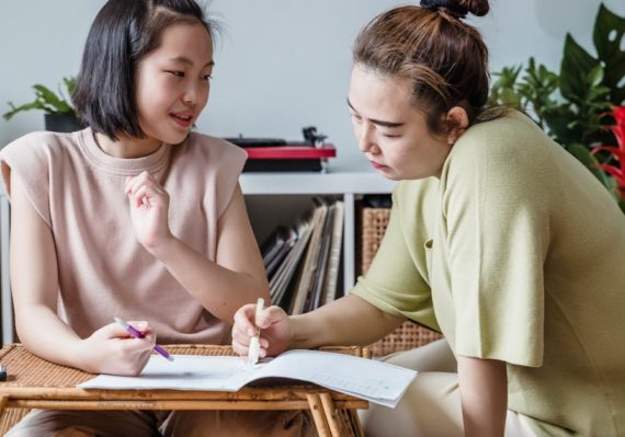 découvrez le parenting coaching : un accompagnement personnalisé pour aider les parents à relever les défis de l'éducation, renforcer la communication familiale et favoriser l'épanouissement de leurs enfants.